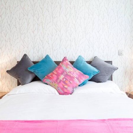 Contemporary & Homely Penthouse, 2 Mins Walk From Cambridge Station, Lift Access, Secured Gated On-Site Parking, Self Check-In, Super Fast Wifi, Terrace & Sleeps 6 Dış mekan fotoğraf