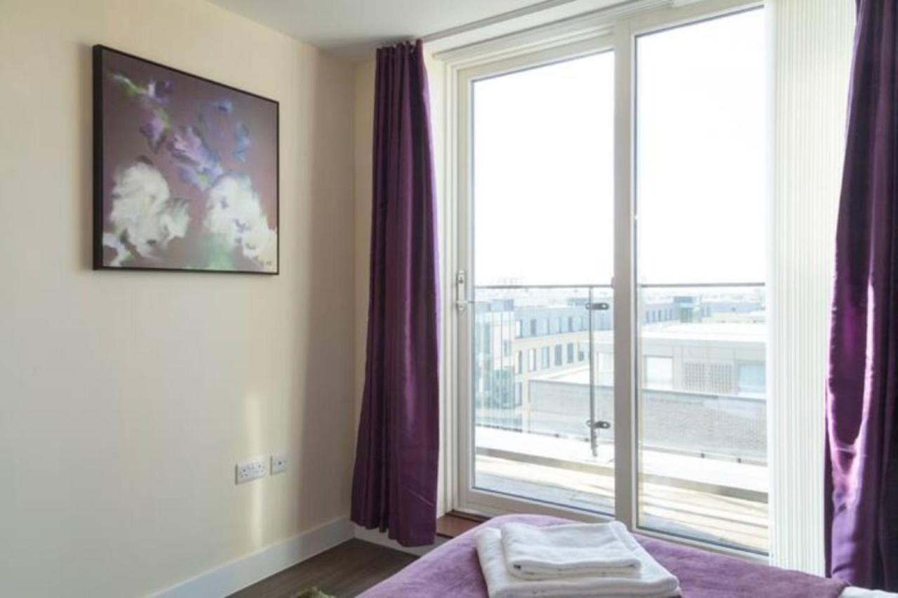 Contemporary & Homely Penthouse, 2 Mins Walk From Cambridge Station, Lift Access, Secured Gated On-Site Parking, Self Check-In, Super Fast Wifi, Terrace & Sleeps 6 Dış mekan fotoğraf