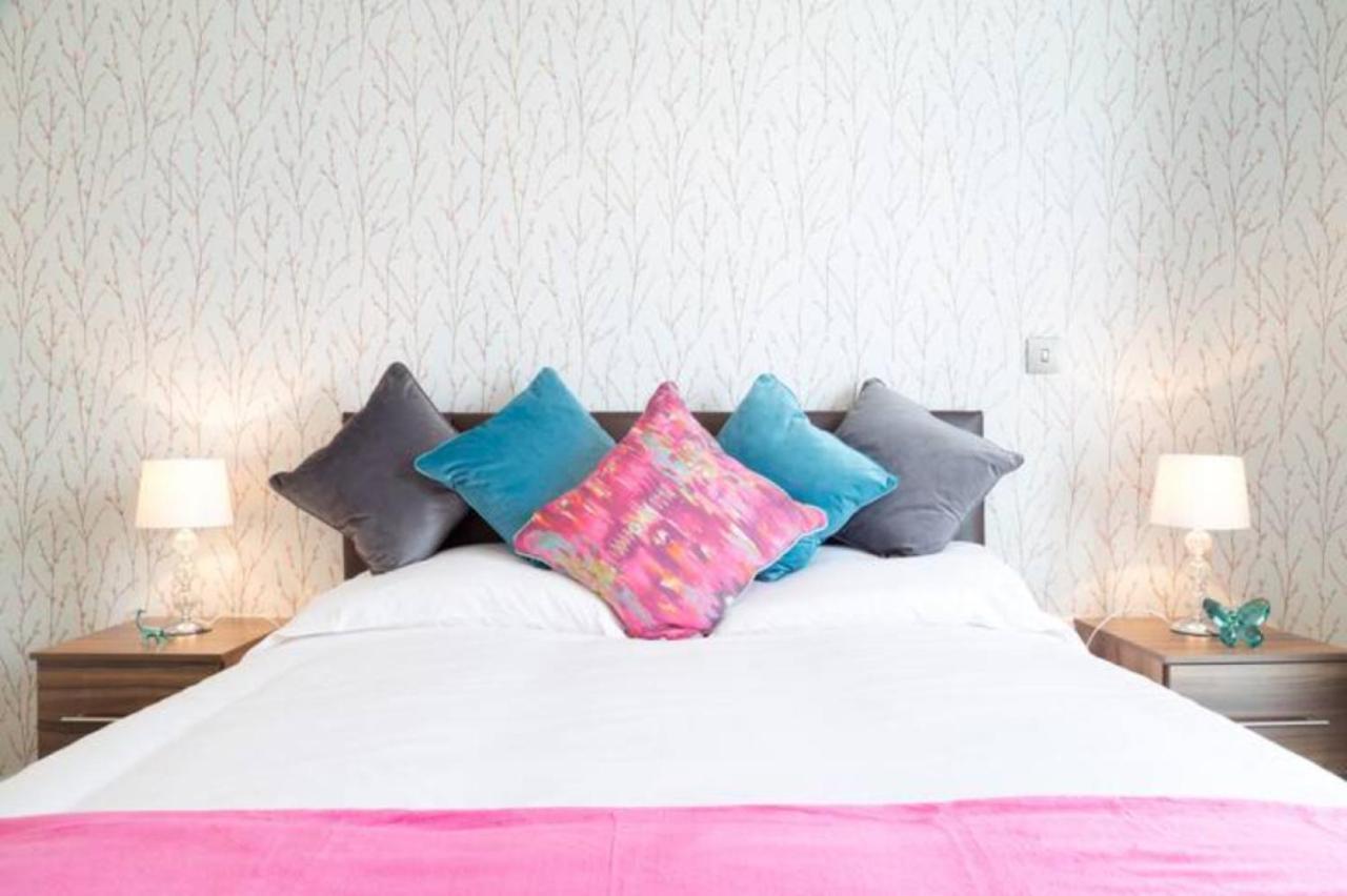 Contemporary & Homely Penthouse, 2 Mins Walk From Cambridge Station, Lift Access, Secured Gated On-Site Parking, Self Check-In, Super Fast Wifi, Terrace & Sleeps 6 Dış mekan fotoğraf