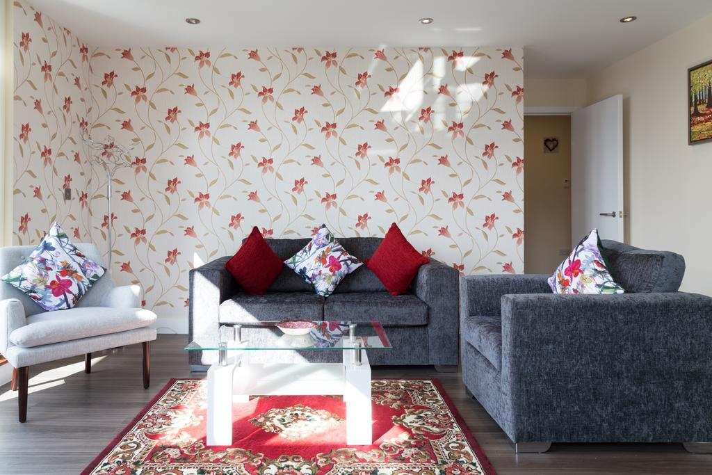 Contemporary & Homely Penthouse, 2 Mins Walk From Cambridge Station, Lift Access, Secured Gated On-Site Parking, Self Check-In, Super Fast Wifi, Terrace & Sleeps 6 Dış mekan fotoğraf
