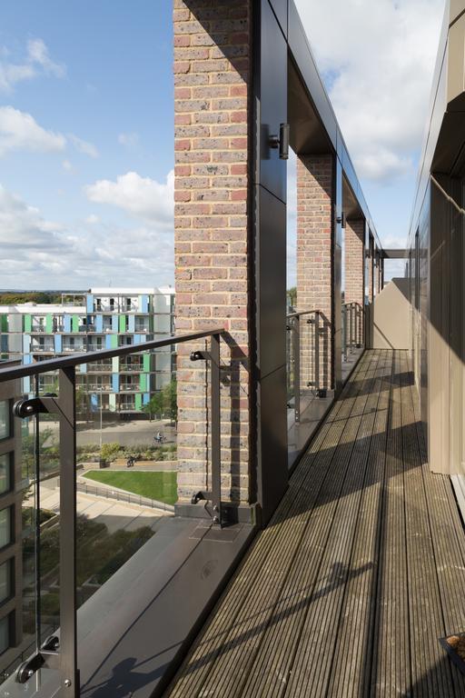 Contemporary & Homely Penthouse, 2 Mins Walk From Cambridge Station, Lift Access, Secured Gated On-Site Parking, Self Check-In, Super Fast Wifi, Terrace & Sleeps 6 Dış mekan fotoğraf