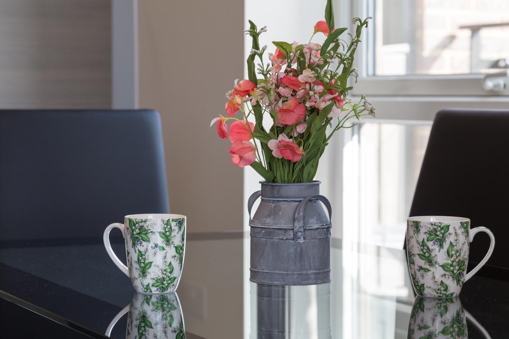 Contemporary & Homely Penthouse, 2 Mins Walk From Cambridge Station, Lift Access, Secured Gated On-Site Parking, Self Check-In, Super Fast Wifi, Terrace & Sleeps 6 Dış mekan fotoğraf