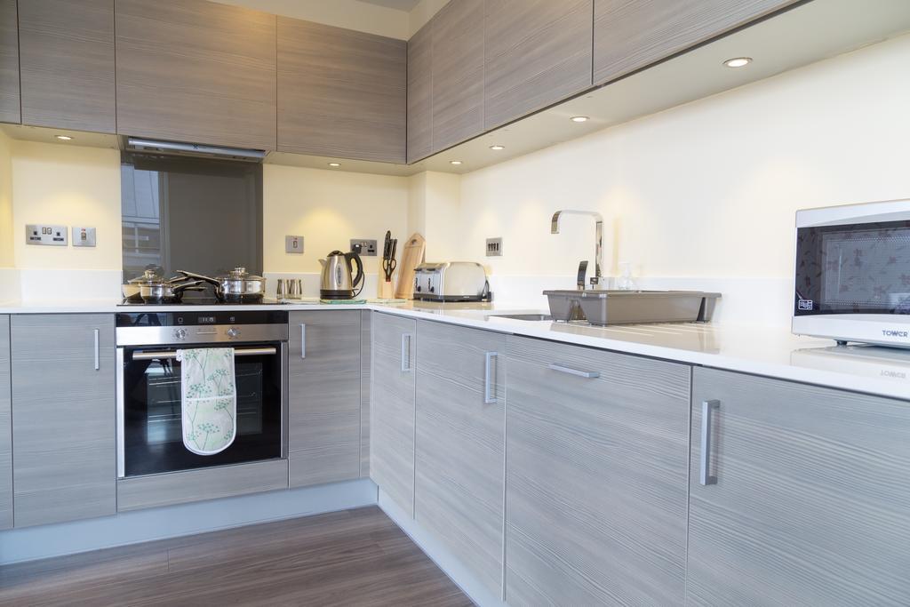 Contemporary & Homely Penthouse, 2 Mins Walk From Cambridge Station, Lift Access, Secured Gated On-Site Parking, Self Check-In, Super Fast Wifi, Terrace & Sleeps 6 Dış mekan fotoğraf