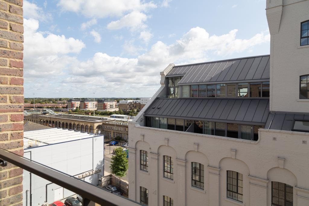 Contemporary & Homely Penthouse, 2 Mins Walk From Cambridge Station, Lift Access, Secured Gated On-Site Parking, Self Check-In, Super Fast Wifi, Terrace & Sleeps 6 Dış mekan fotoğraf