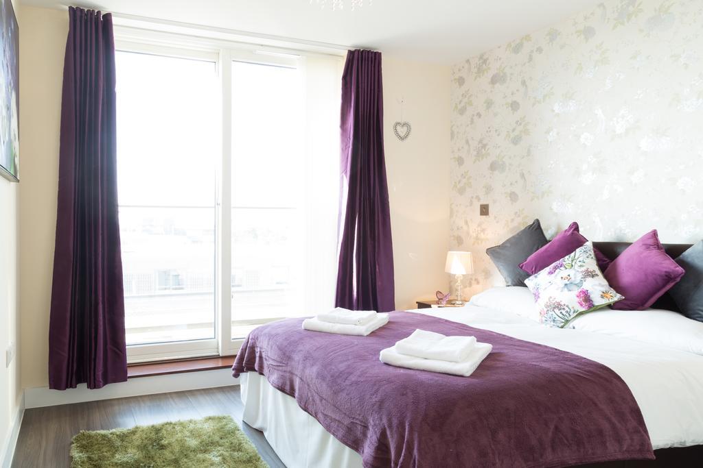 Contemporary & Homely Penthouse, 2 Mins Walk From Cambridge Station, Lift Access, Secured Gated On-Site Parking, Self Check-In, Super Fast Wifi, Terrace & Sleeps 6 Dış mekan fotoğraf