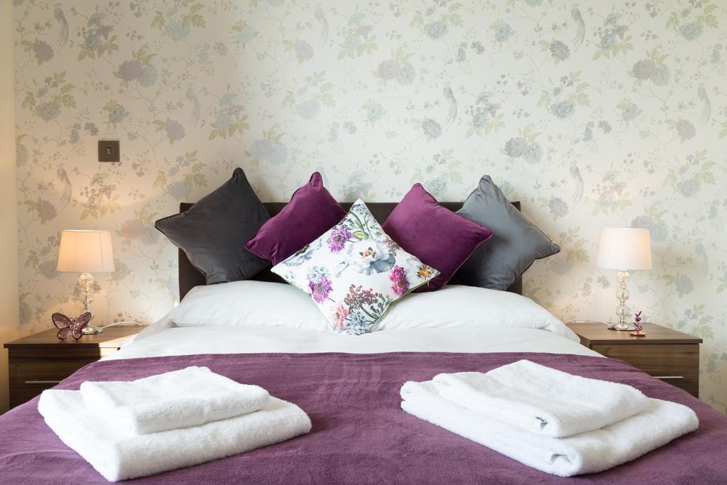 Contemporary & Homely Penthouse, 2 Mins Walk From Cambridge Station, Lift Access, Secured Gated On-Site Parking, Self Check-In, Super Fast Wifi, Terrace & Sleeps 6 Dış mekan fotoğraf