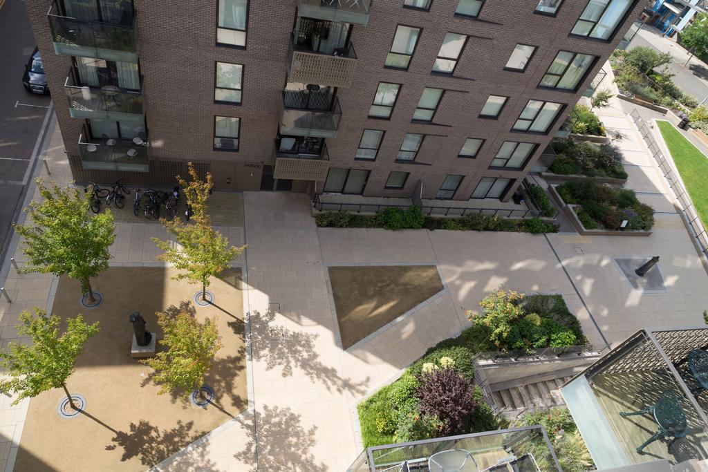 Contemporary & Homely Penthouse, 2 Mins Walk From Cambridge Station, Lift Access, Secured Gated On-Site Parking, Self Check-In, Super Fast Wifi, Terrace & Sleeps 6 Dış mekan fotoğraf