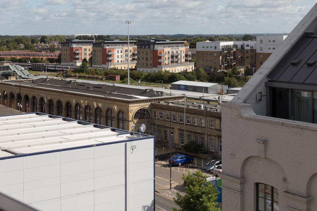 Contemporary & Homely Penthouse, 2 Mins Walk From Cambridge Station, Lift Access, Secured Gated On-Site Parking, Self Check-In, Super Fast Wifi, Terrace & Sleeps 6 Dış mekan fotoğraf