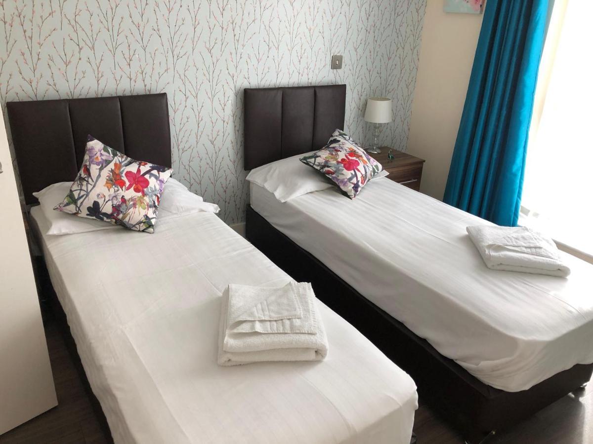Contemporary & Homely Penthouse, 2 Mins Walk From Cambridge Station, Lift Access, Secured Gated On-Site Parking, Self Check-In, Super Fast Wifi, Terrace & Sleeps 6 Dış mekan fotoğraf
